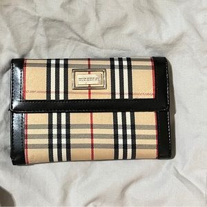 Burberry wallet. GUC.